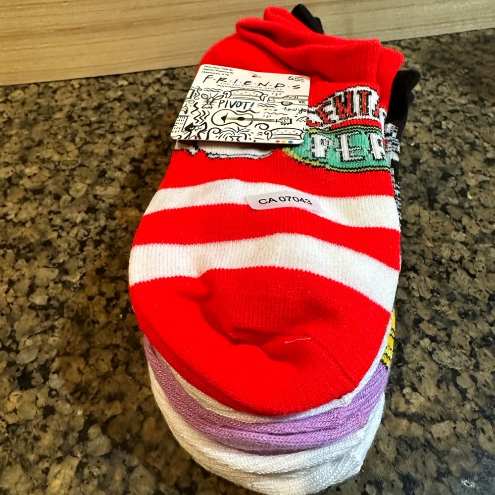 BNWT Friends Socks - Picture 1 of 8